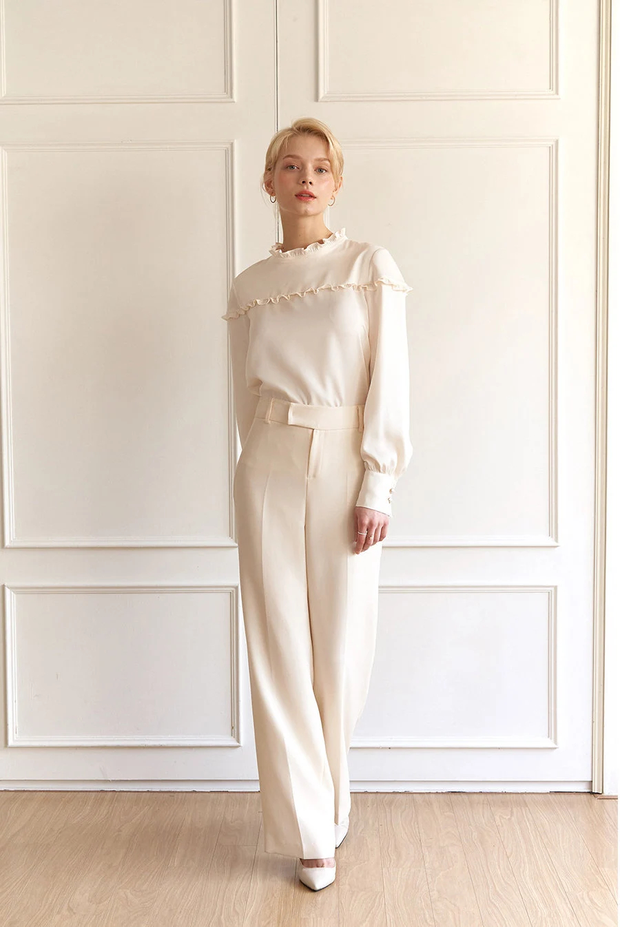 Ivory-colored ruffled satin shirt - Image 6