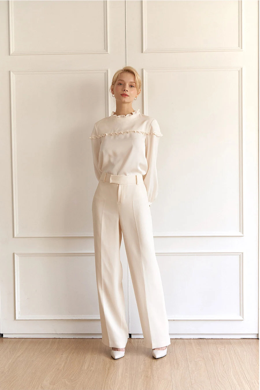 Ivory-colored ruffled satin shirt - Image 3