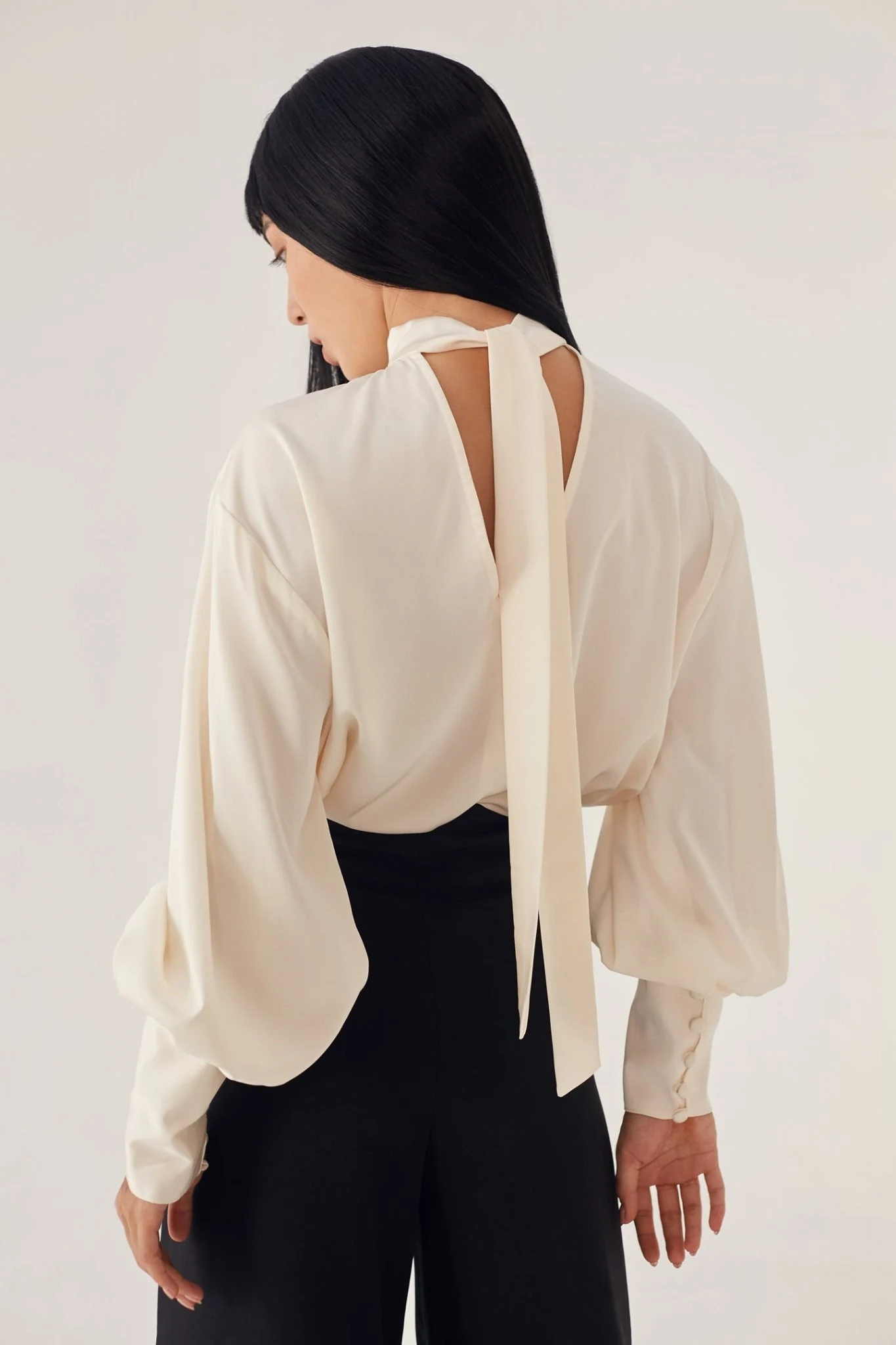Ivory turtleneck pleated shirt - Image 4