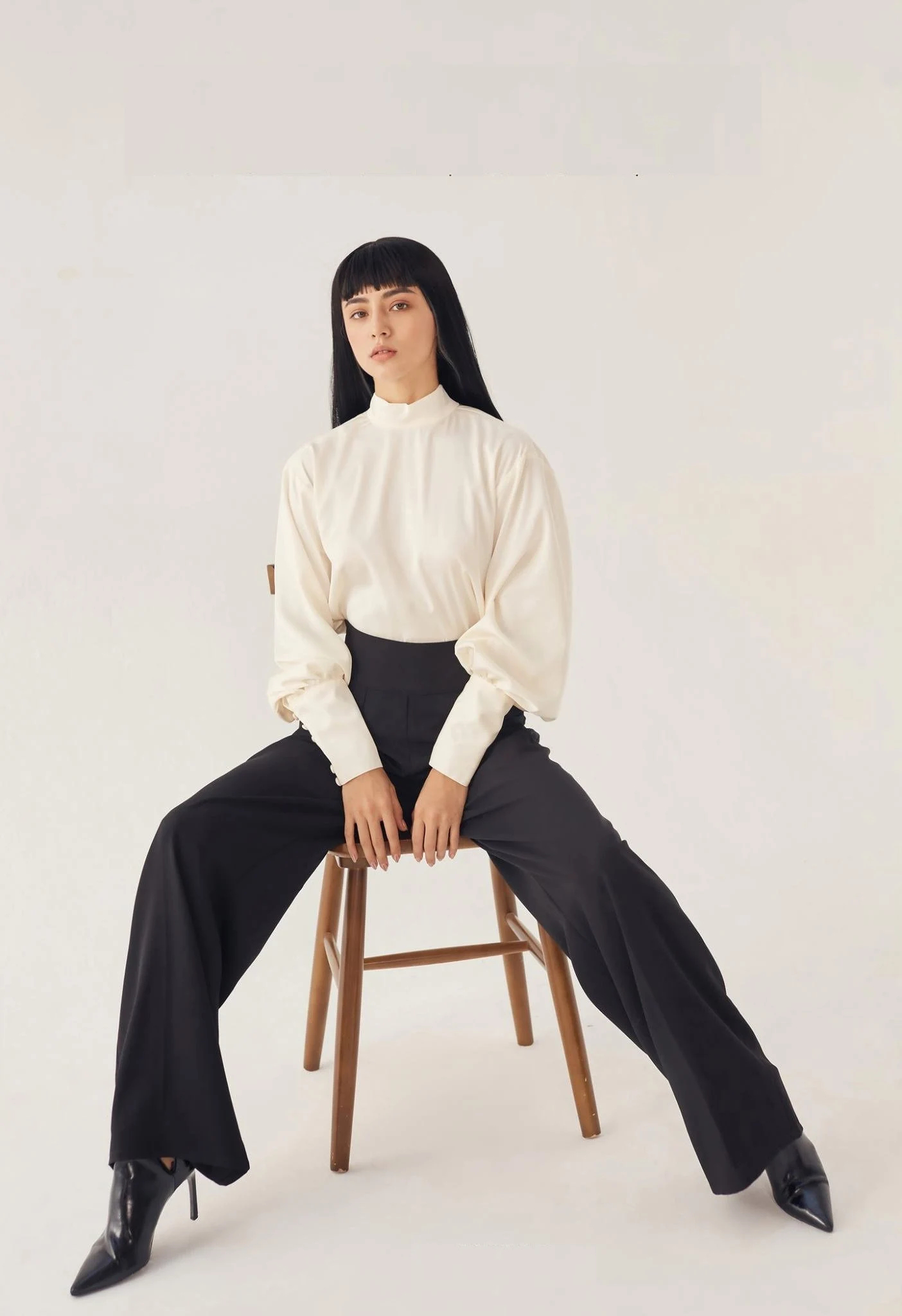 Ivory turtleneck pleated shirt - Image 3