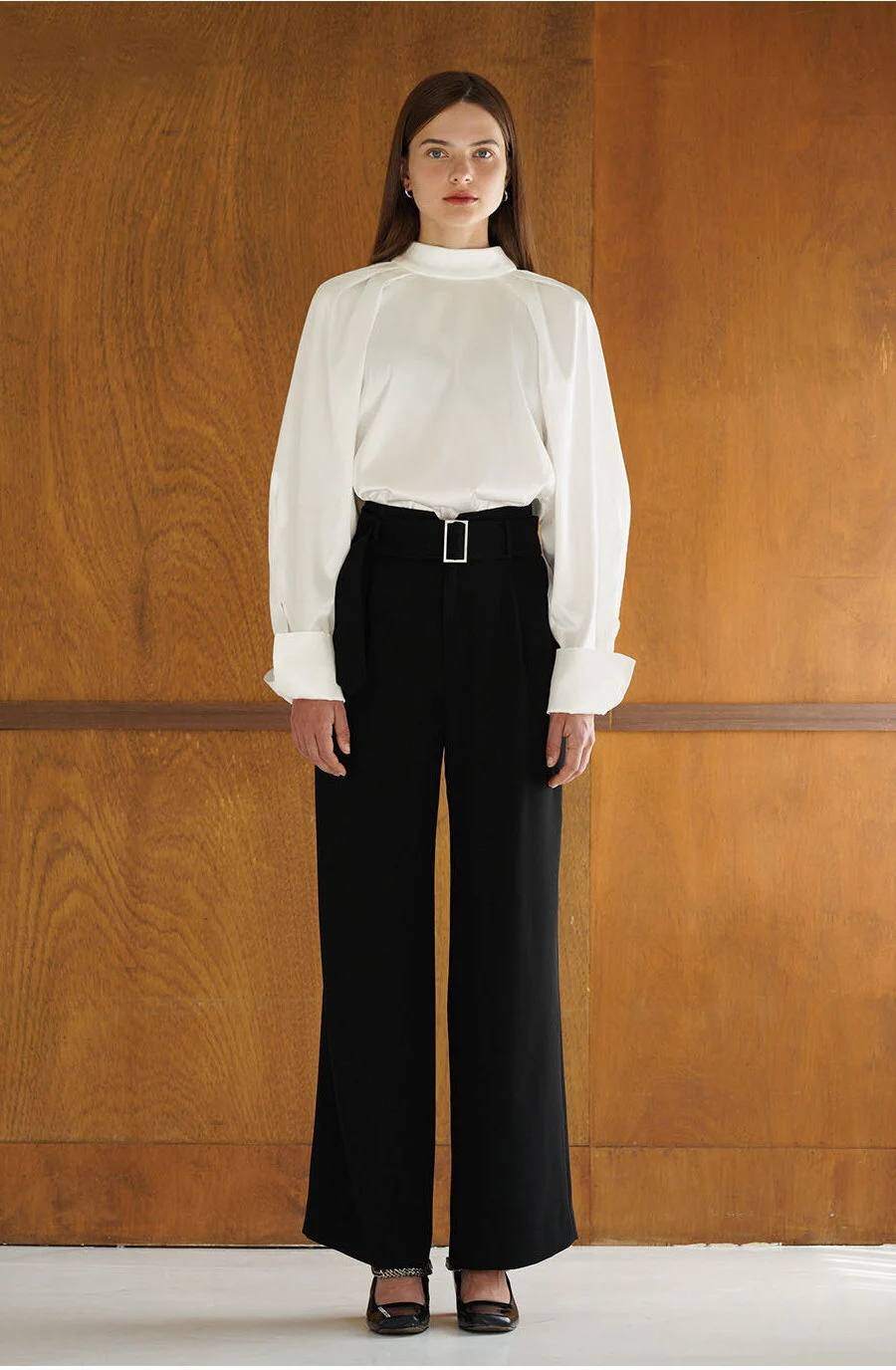 CopyIvory-colored high-necked shirt with sculpted shoulders - Image 4